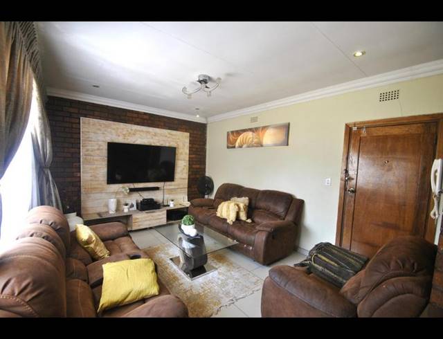 5 BEDROOM HOUSE FOR SALE IN DAWN PARK